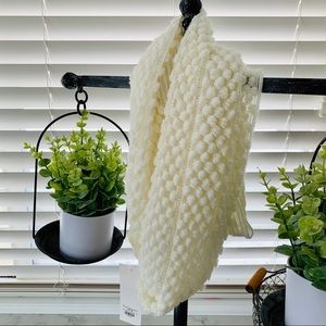 NWT Francesca’s infinity scarf